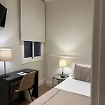 هوستال غويا بيت ضيافة 4*